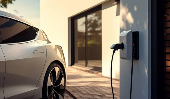 Punto de recarga para coche eléctrico instalado en un garaje de Donostia